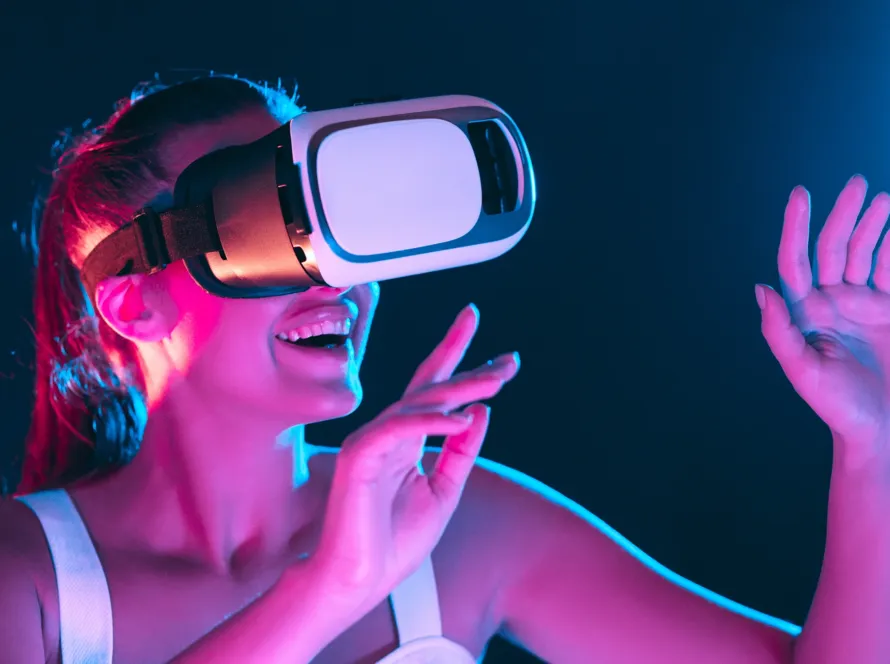 Lady wearing VR watching concerts